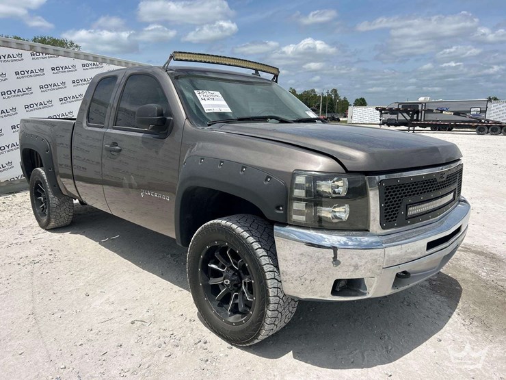 2013-chevrolet-silverado-1500-image-2