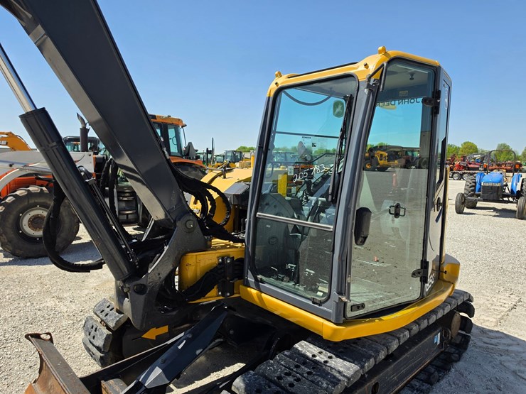2018-deere-85g-image-23