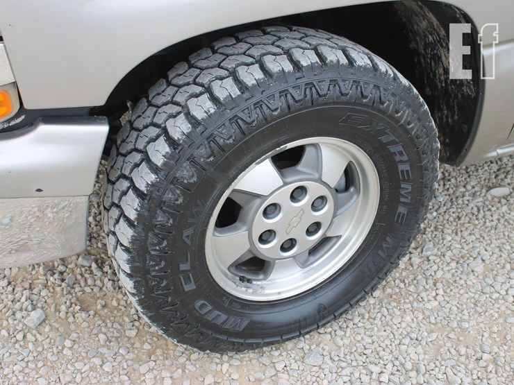 2003-chevrolet-tahoe-image-9
