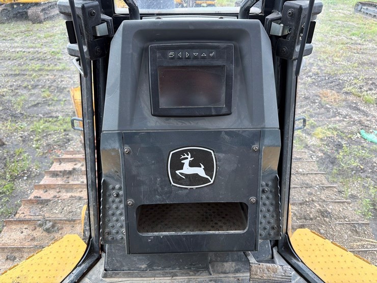 2022-deere-700l-xlt-image-23