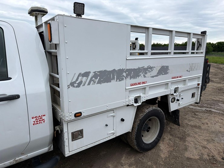 2021-chevrolet-3500hd-image-7