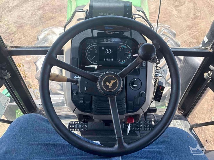2016-john-deere-6135e-image-14