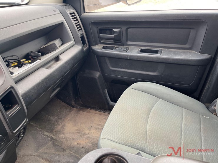 2014-ram-5500-heavy-duty-flat-bed-truck-image-18