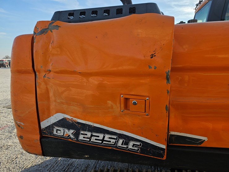 2022-doosan-dx225-lc-image-21