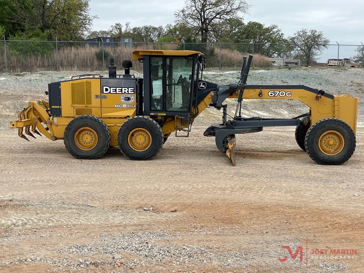 2010-deere-670g-image-2