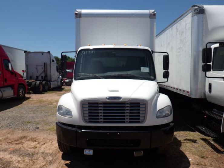 2015-freightliner-m2-106-image-2