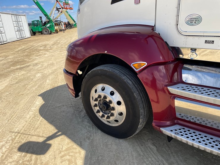 2013-kenworth-t660-image-37