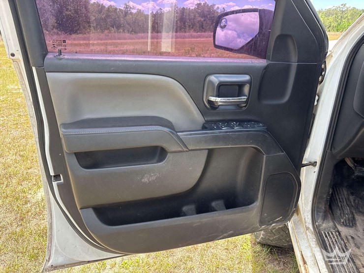 2015-chevrolet-silverado-2500hd-image-15