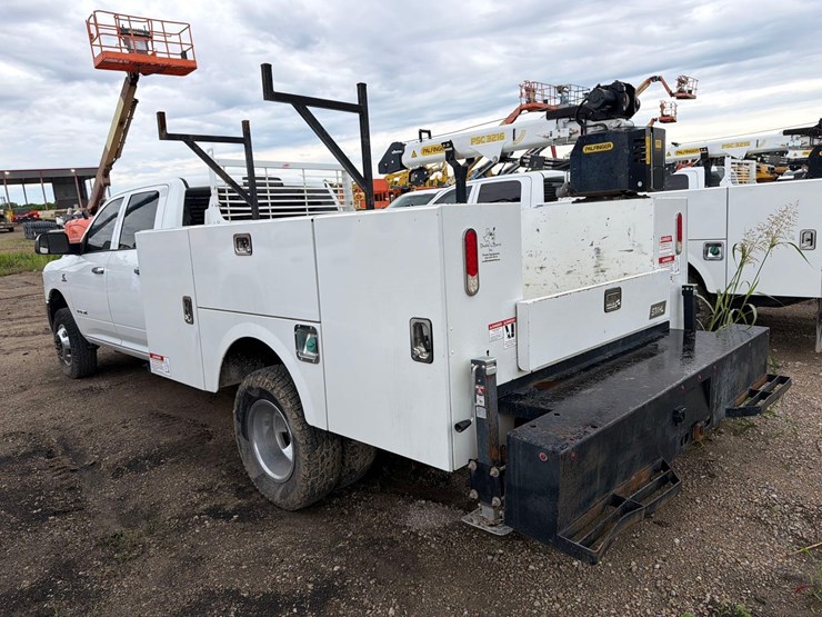 2022-dodge-3500-image-4