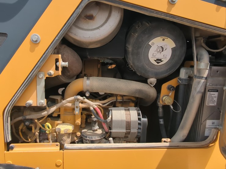 2022-deere-700l-xlt-image-17
