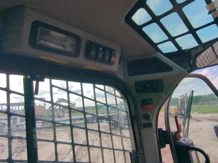 2021-caterpillar-289d3-image-12