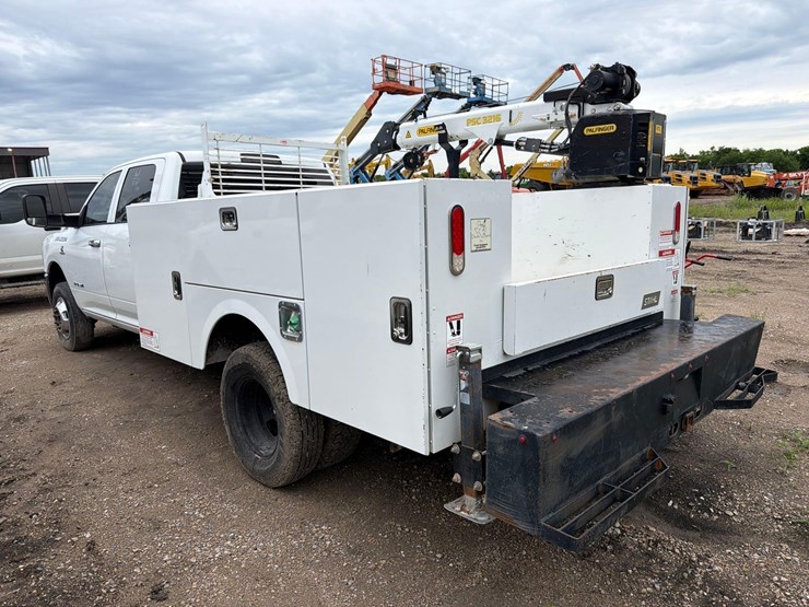 2022-dodge-3500-image-3