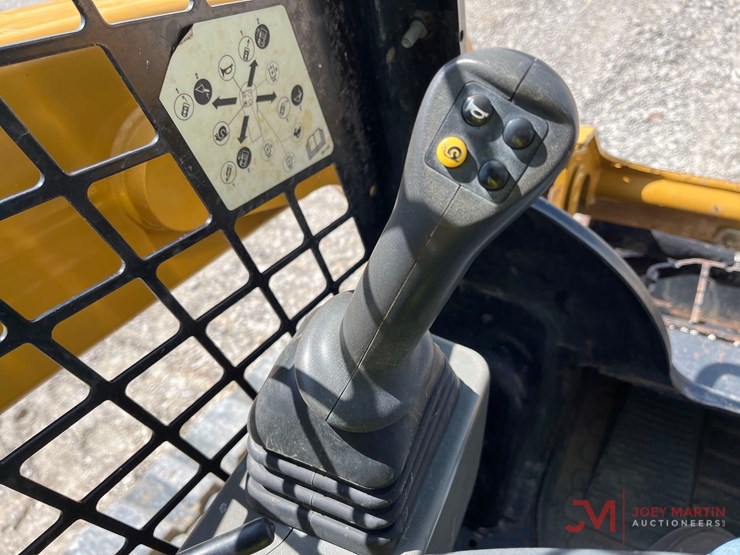 2020-caterpillar-259d3-image-9
