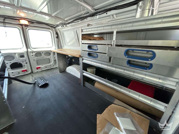 2014-ford-cargo-image-22