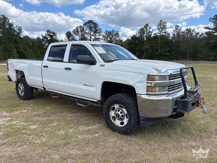 2015-chevrolet-silverado-2500hd-image-2