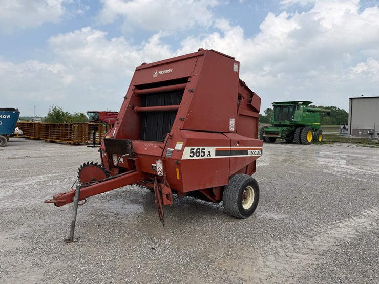 hesston-565a-image-1