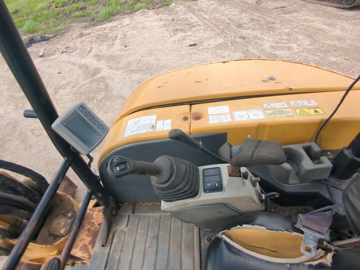 2015-caterpillar-305.5e2-image-19