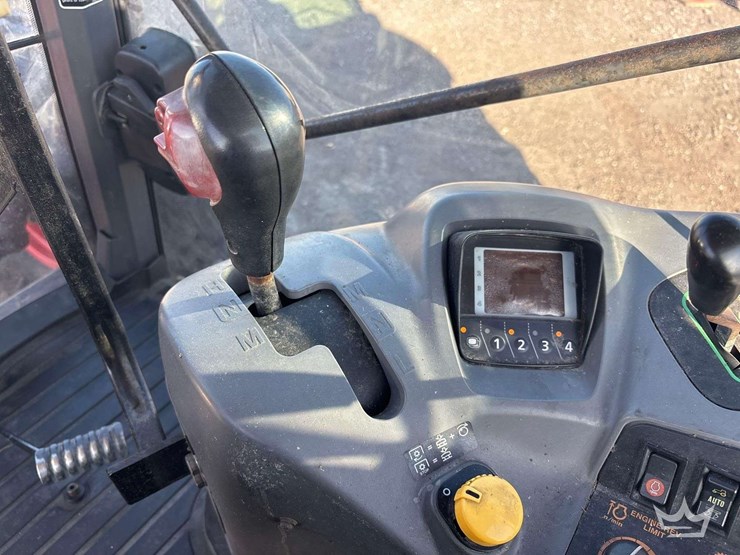 2015-kubota-m6-131-image-21