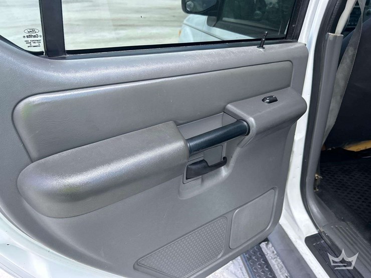 2004-ford-explorer-sport-trac-image-22