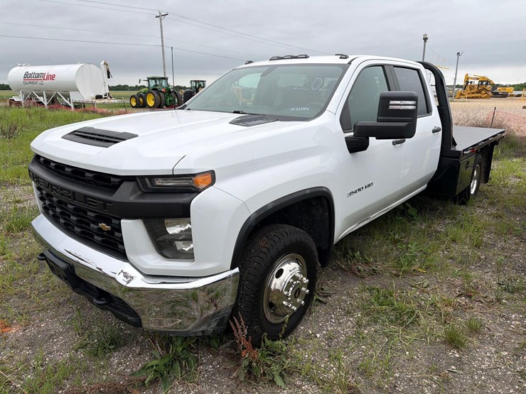 2022-chevrolet-3500-image-1