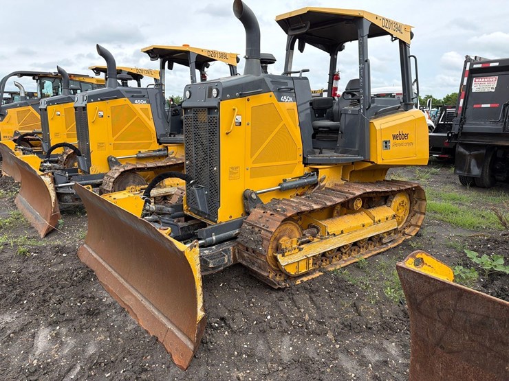 2022-deere-450-lt-image-3