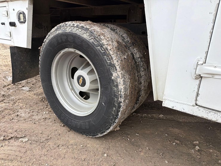 2021-chevrolet-3500hd-image-12