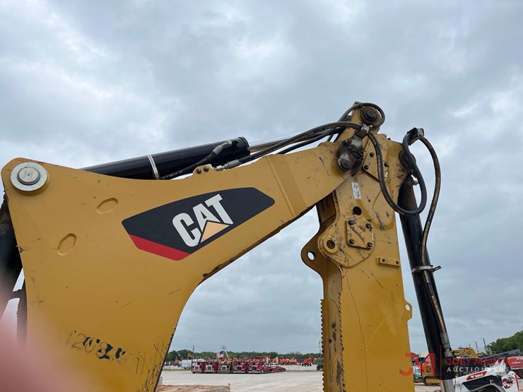 2020-caterpillar-416f2-image-12