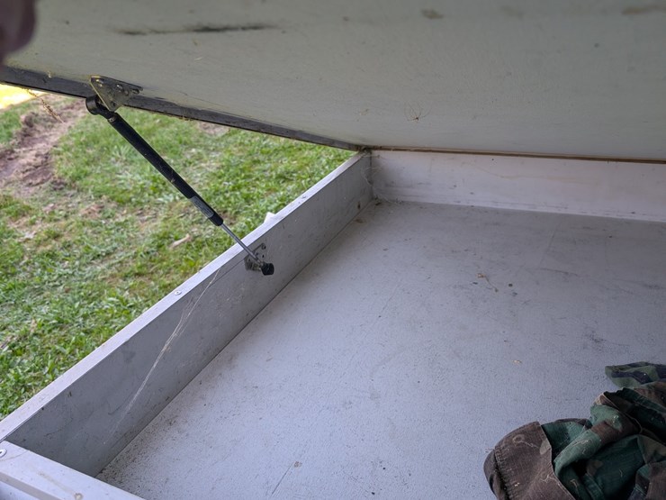 #5495-•-truck-bed-dog-kennel-image-6