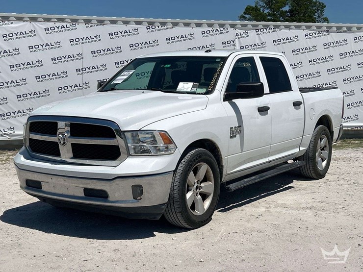2021-ram-1500-classic-image-1