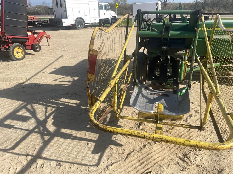 john-deere-337-image-25