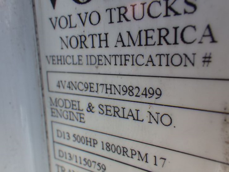 2017-volvo-vnl780-image-23