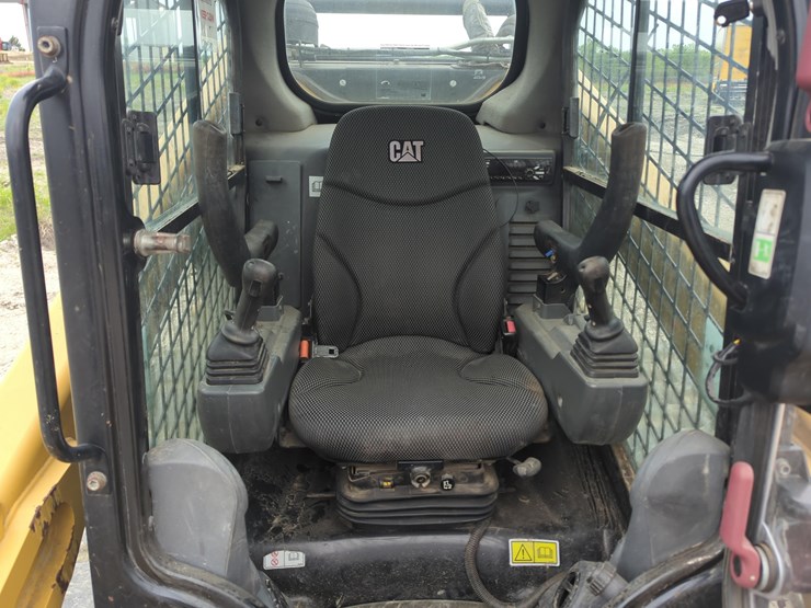 2020-caterpillar-299d3-image-11