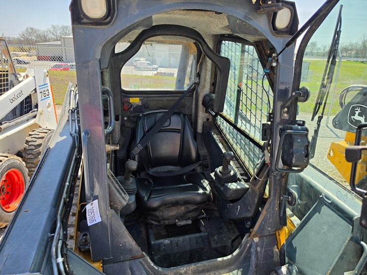 2015-deere-323e-image-7