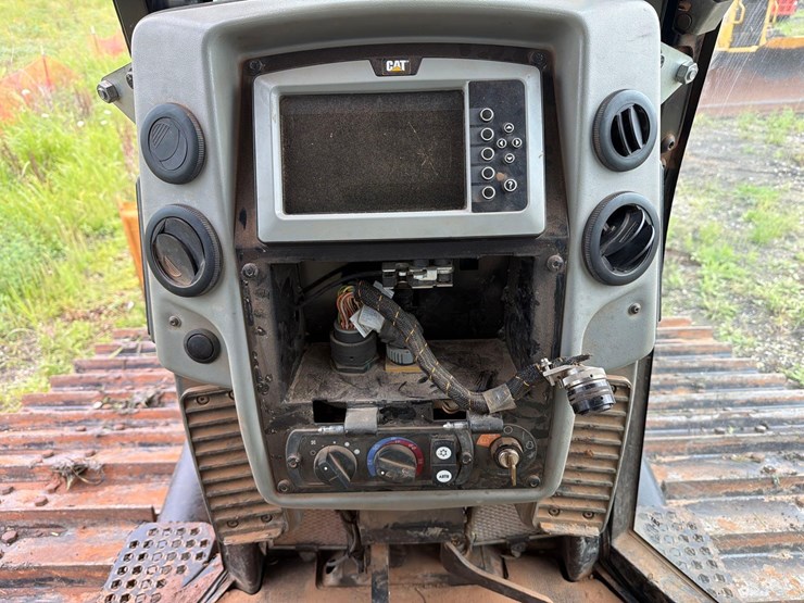 2019-caterpillar-d6n-lgp-image-26