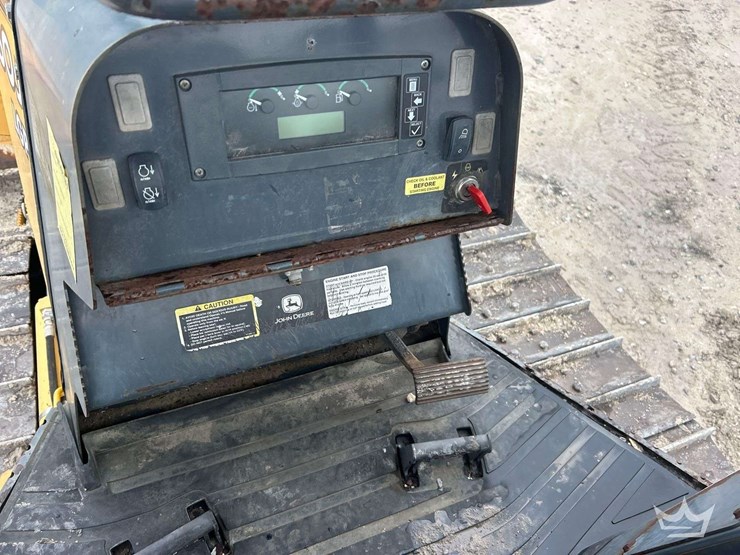 2014-deere-450j-image-12