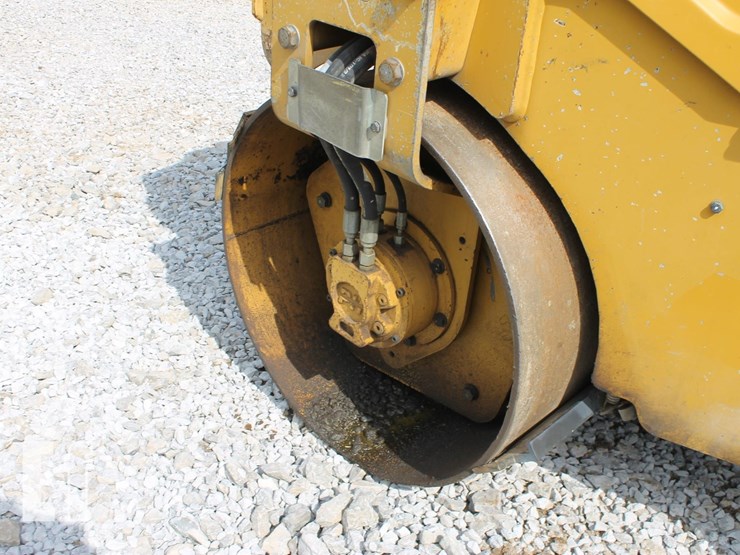 caterpillar-cb24-image-6