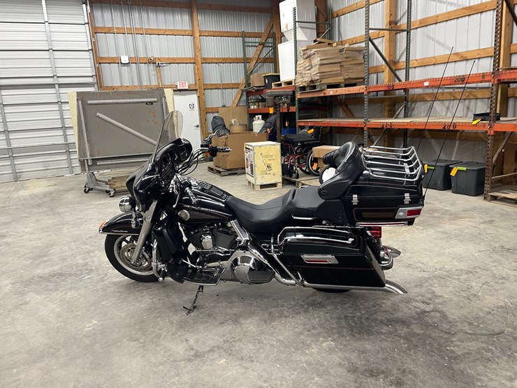 #210-•-2001-harley-davidson-ultra-classic-motorcycle-(has-wi-title)-image-6