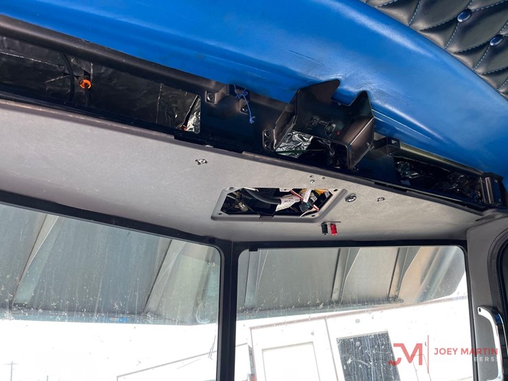 2019-peterbilt-389-image-18