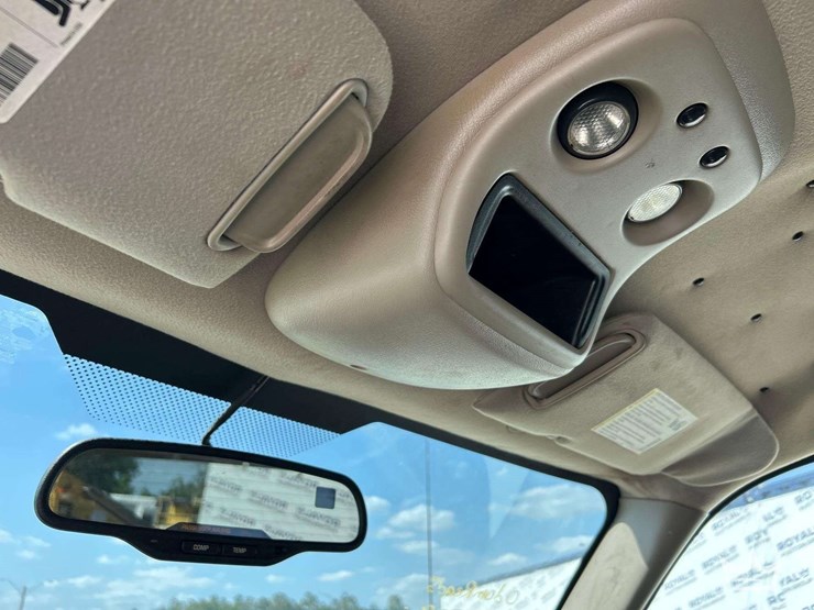 2004-chevrolet-silverado-1500-image-19