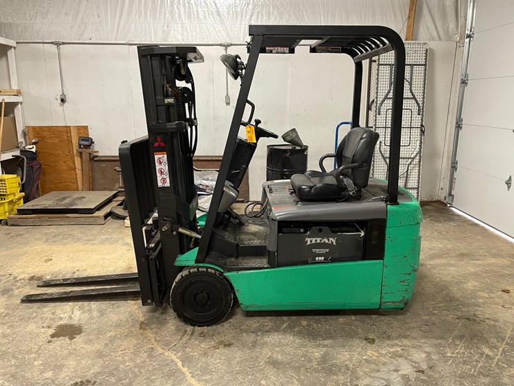 #301-•-mitsubishi-4,000lb-electric-3-wheeled-forklift-image-7