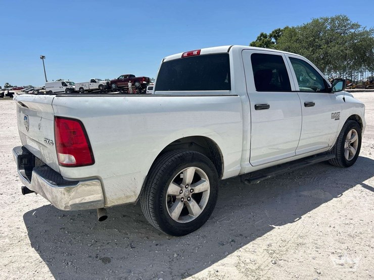 2021-ram-1500-classic-image-3