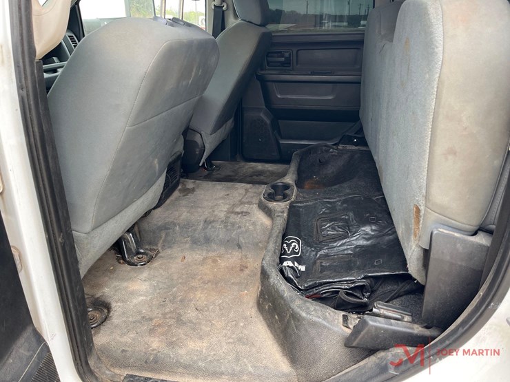 2014-ram-5500-heavy-duty-flat-bed-truck-image-12