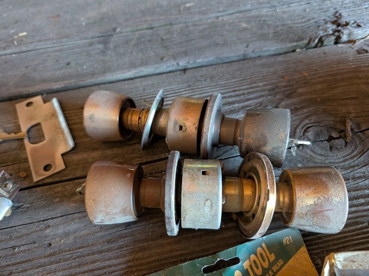 #5524-•-weiser-bolt-door-knob-image-2