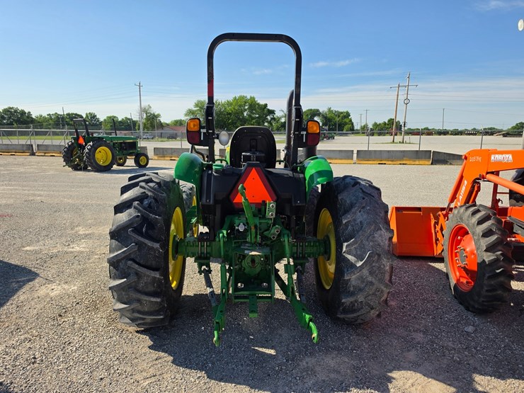 2018-john-deere-5075e-image-12
