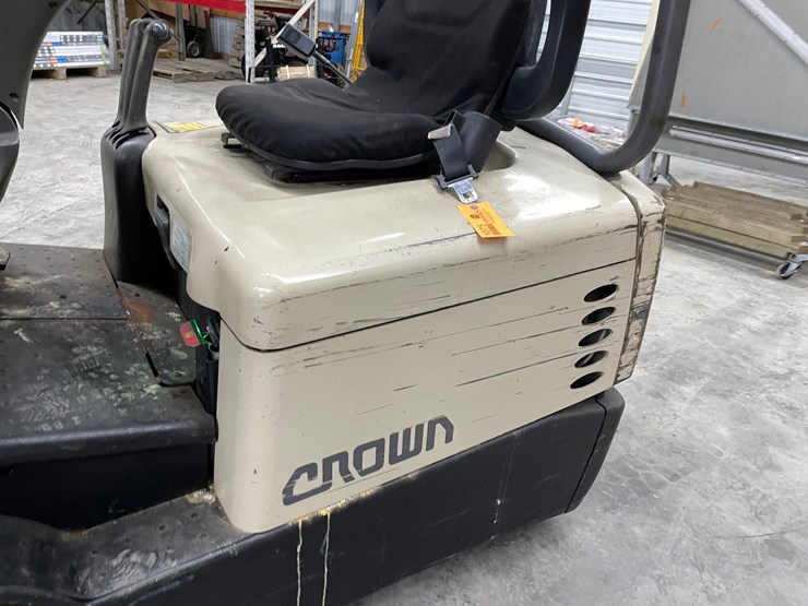 #300-•-crown-3,000lbs.-electric-forklift-image-11