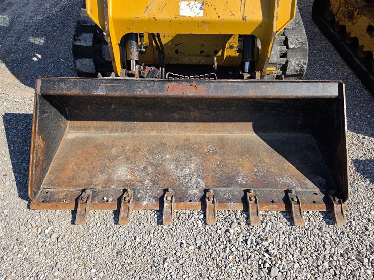 2016-caterpillar-259d-image-3