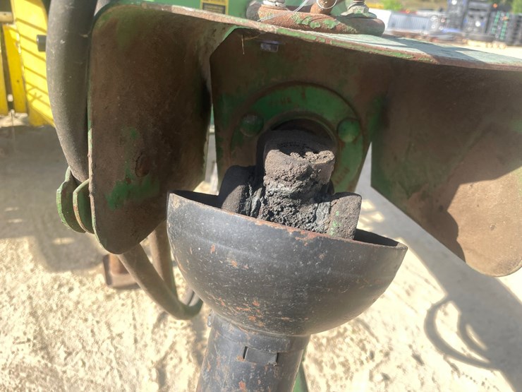 john-deere-337-image-33