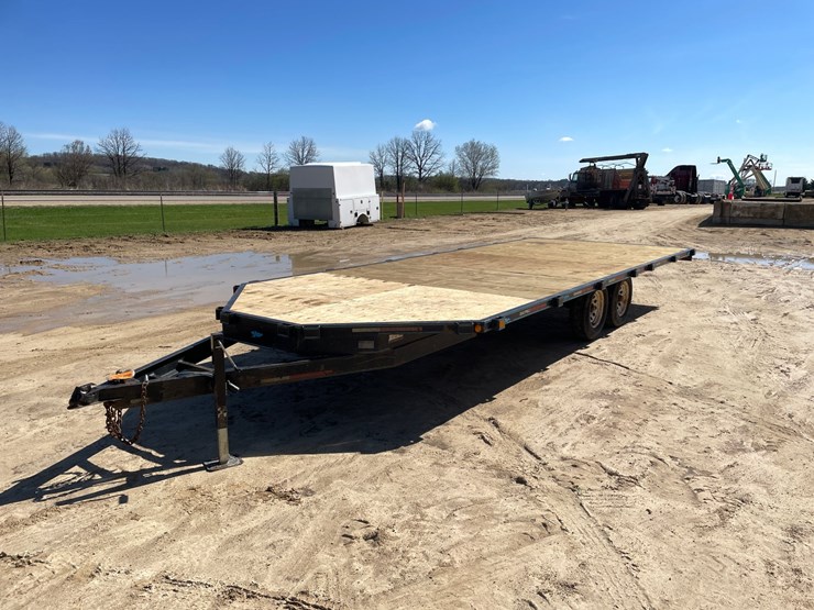 #2011-•-4-place-22'-snowmobile-trailer-(no-title)-image-1