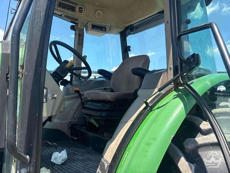 2016-john-deere-6135e-image-13
