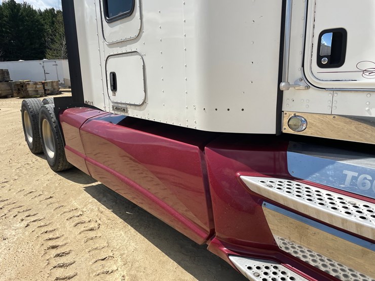 2013-kenworth-t660-image-21